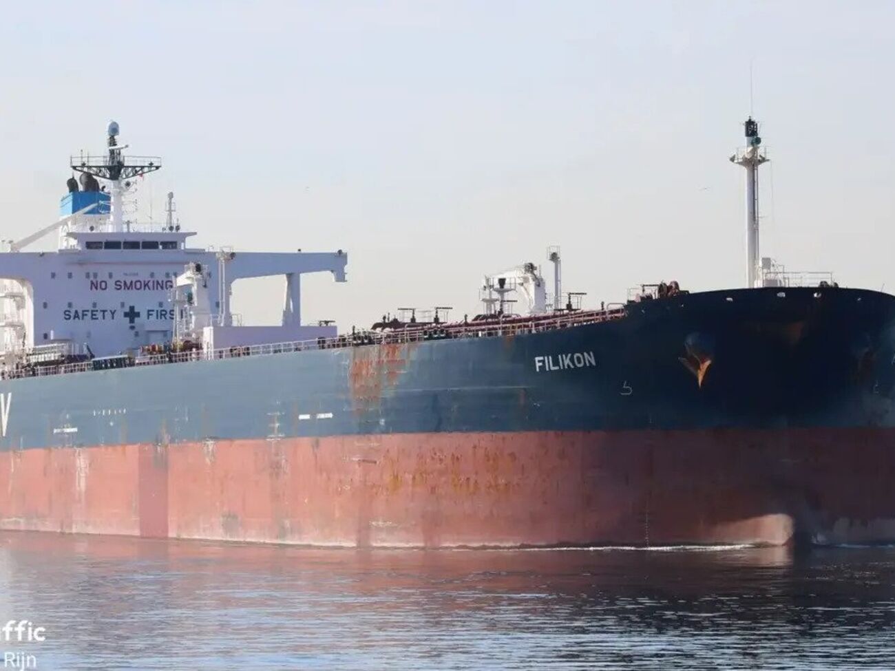 На борту остаются 10 членов экипажа