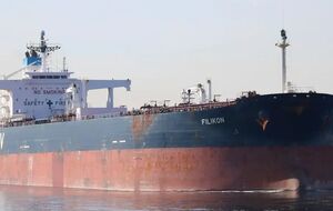 На борту остаются 10 членов экипажа