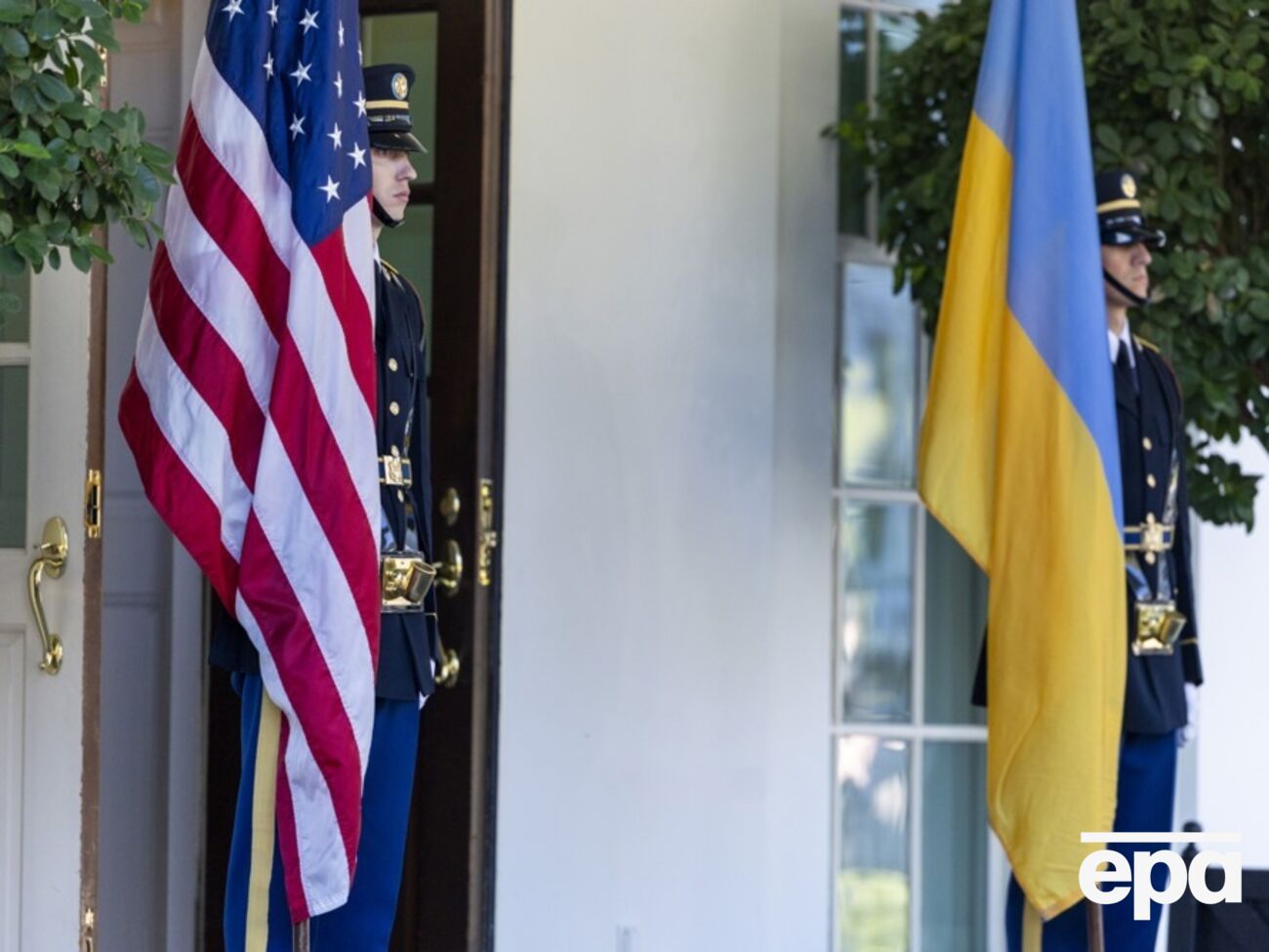 64% підтримують постачання американської зброї Києву