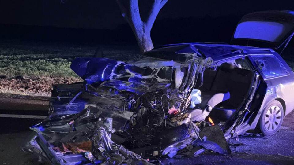 Водій Audi виїхав на зустрічну смугу і врізався в автобус