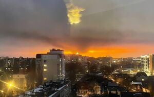 Местные сообщают, что горит нефтебаза в Энгельсе, пишут паблики