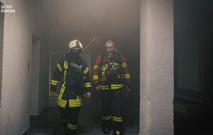 Спасатели вывели из здания больницы шесть человек, в том числе двух маломобильных пациентов, рассказали в ГУ ГСЧС Украины в Киеве