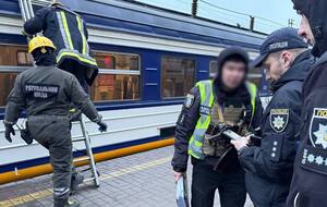 Поліція Києва встановлює обставини смерті підлітка на станції електрички "Видубичі"