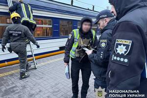 Поліція Києва встановлює обставини смерті підлітка на станції електрички "Видубичі"