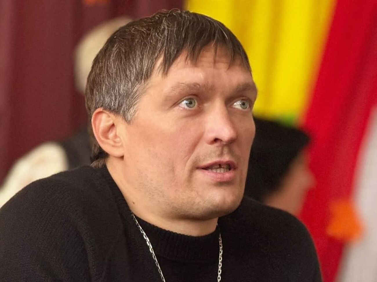 Усик: Треба менше допомагати людям, які вас про це не просять