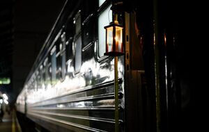 Поезда УЗ доставляют Вифлеемский огонь мира в разные уголки Украины уже в пятый раз