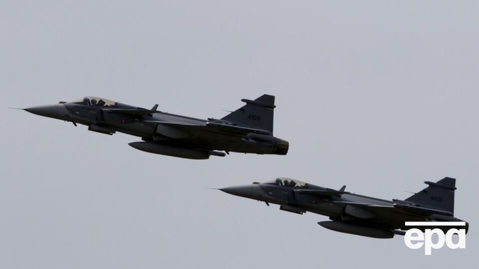 Gripen комплектуют американским двигателем, пишет СМИ