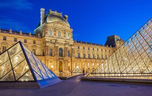 Среди поврежденных материалов в библиотеке Лувра – книги, периодические издания и археологические журналы