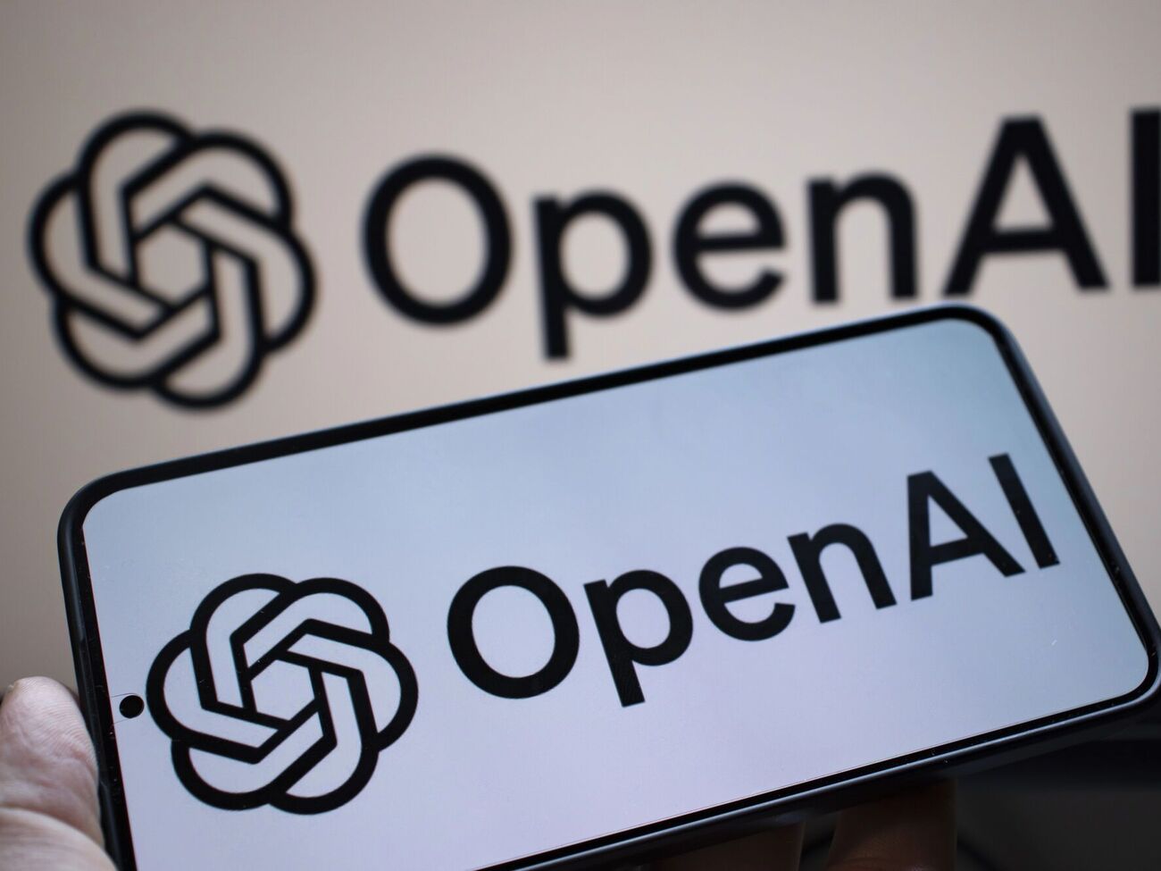 Компании, относящиеся к OpenAI, сталкиваются с падением акций