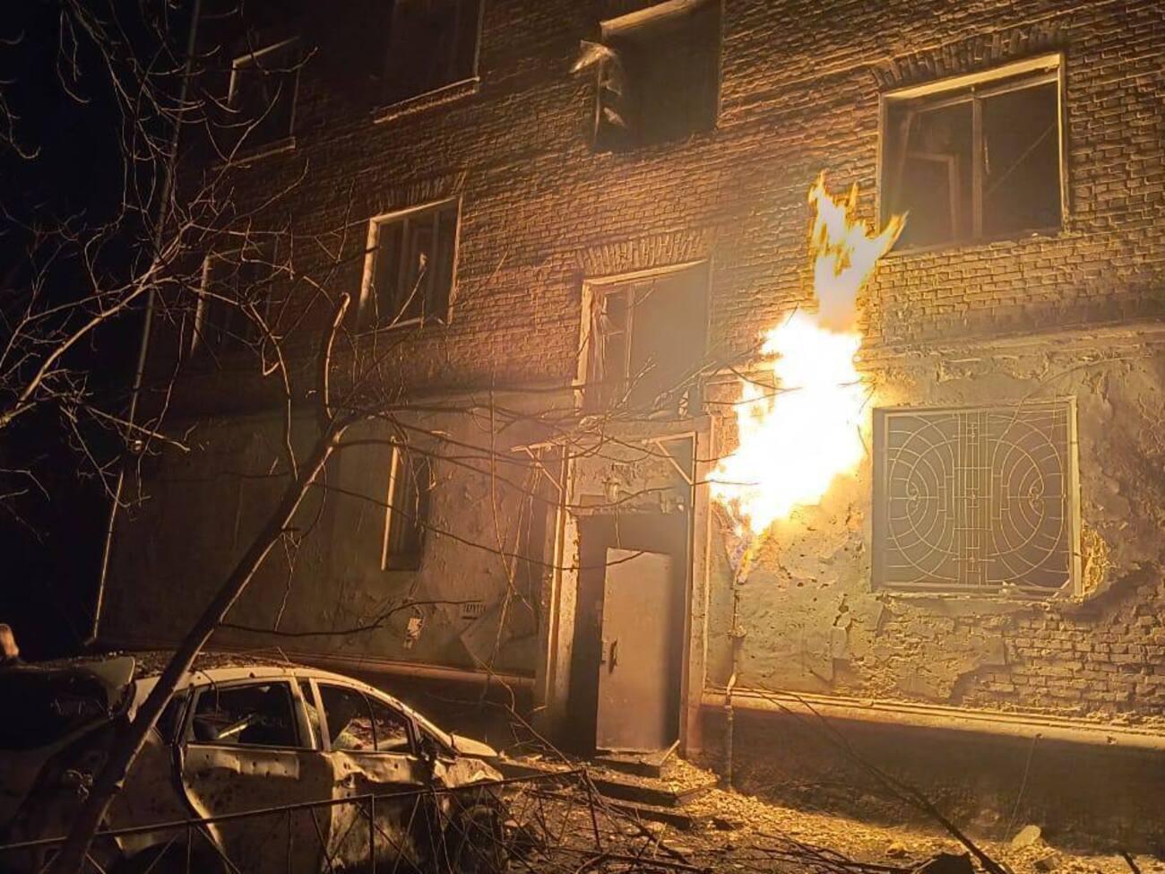 В доме повреждены коммуникации