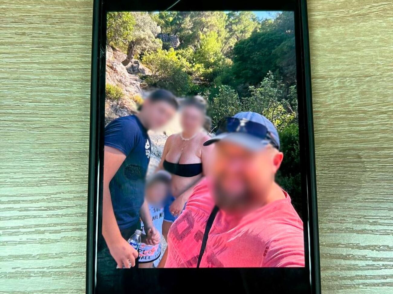 Правоохранители обнаружили на телефоне фигуранта фотографии с отдыха с геолокацией