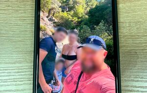 Правоохранители обнаружили на телефоне фигуранта фотографии с отдыха с геолокацией