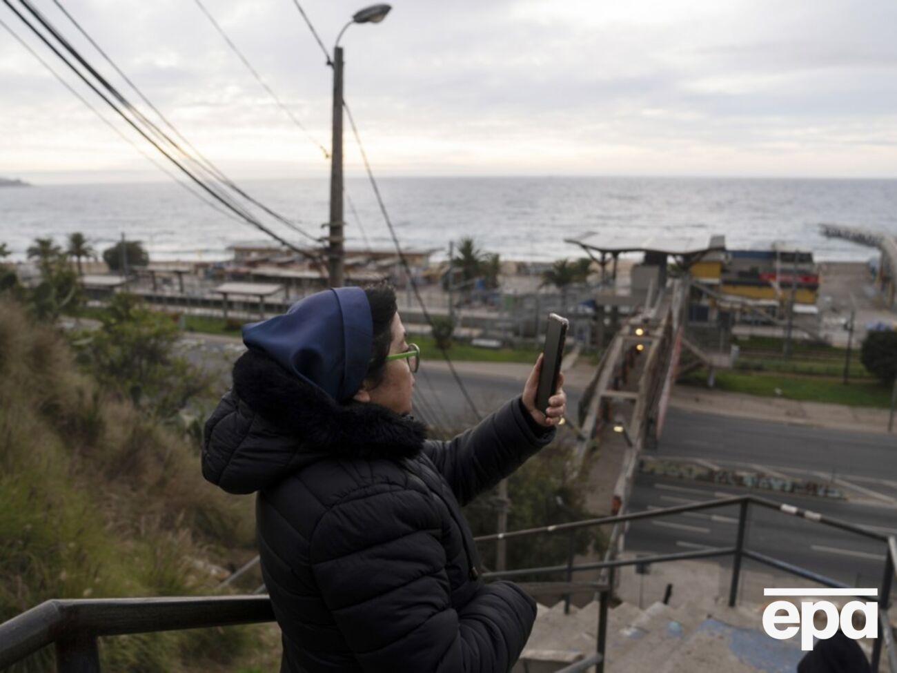 Людей призывают эвакуироваться с побережья