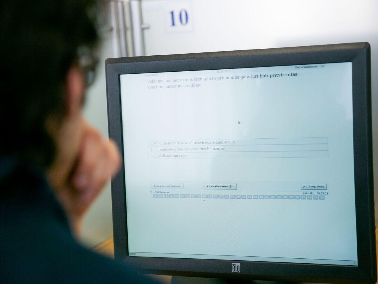 Теоретичний іспит можна буде складати польською, іспанською і французькою мовами