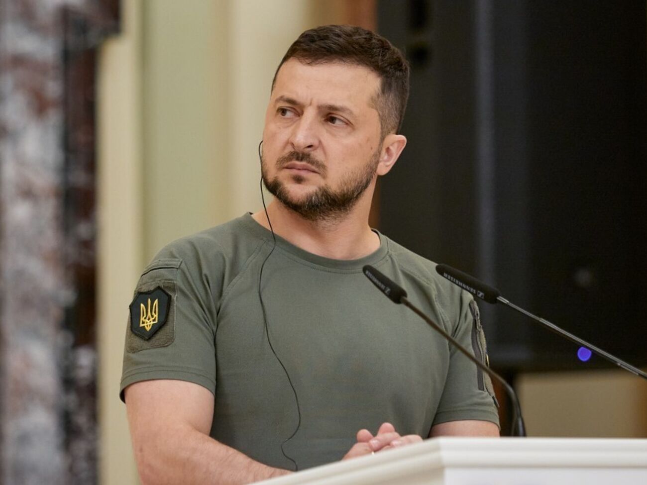 РФ, "безумовно, наполягає", щоб Україна "віддала території", розповів Зеленський