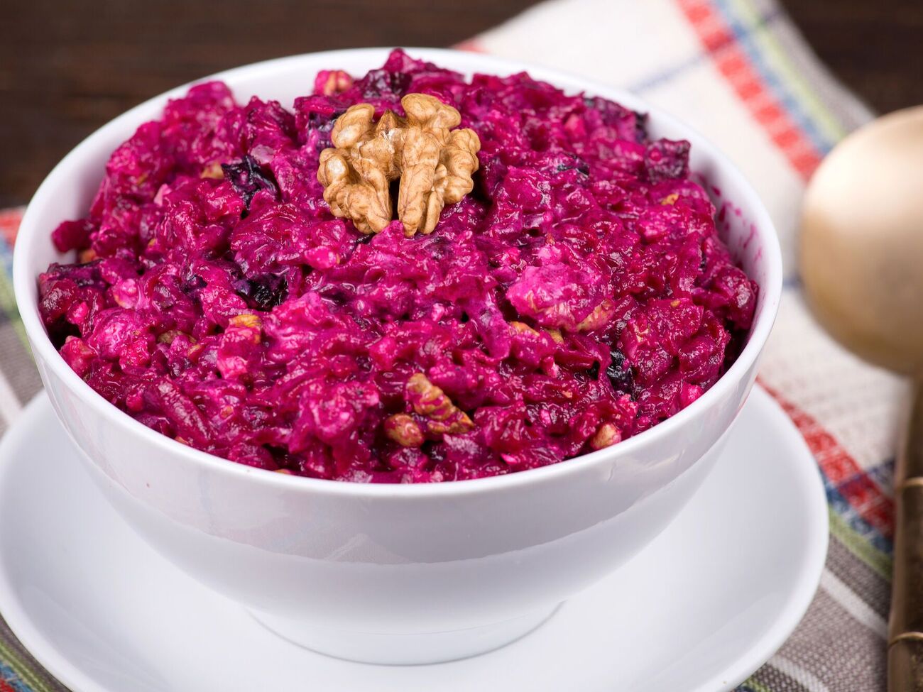 Для салата понадобится одна банка икры мойвы