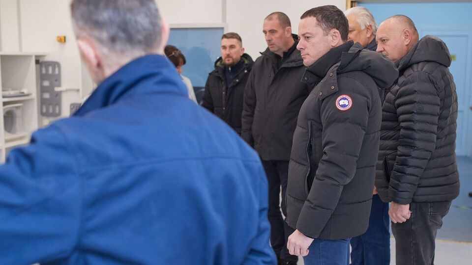 Томограф мощностью 1,5 Тесла выдерживает вес до 250 кг, позволяет проводить до 7 тыс. исследований в год, сообщил мэр