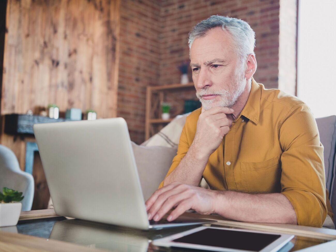 Зарядні пристрої, які призначені для заряджання смартфона, не підійдуть для ноутбука