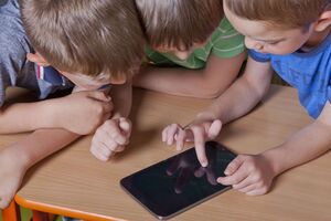 Платформы, которые не выполнят требования по блокированию детских и подростковых аккаунтов, рискуют получить штрафы до $49,5 млн