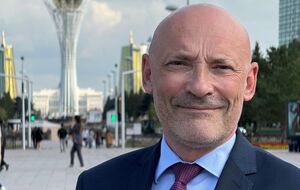 Ора ушел в отставку из-за незамеченных во время речей президента позиций по Украине