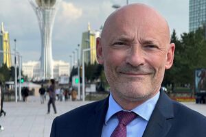 Ора ушел в отставку из-за незамеченных во время речей президента позиций по Украине