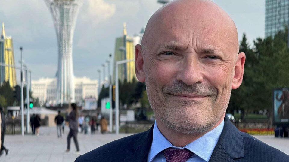 Ора пішов у відставку через непомічені під час промов президента позиції щодо України