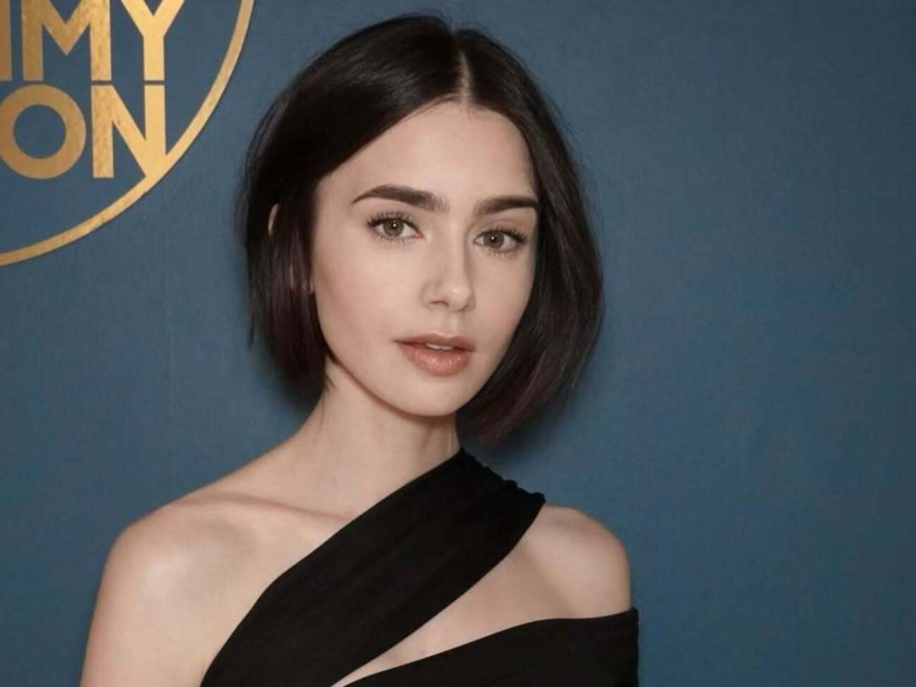 Коллинз родилась в 1989 году в Великобритании