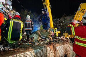 Рятувальники продовжують аварійно-пошукові роботи