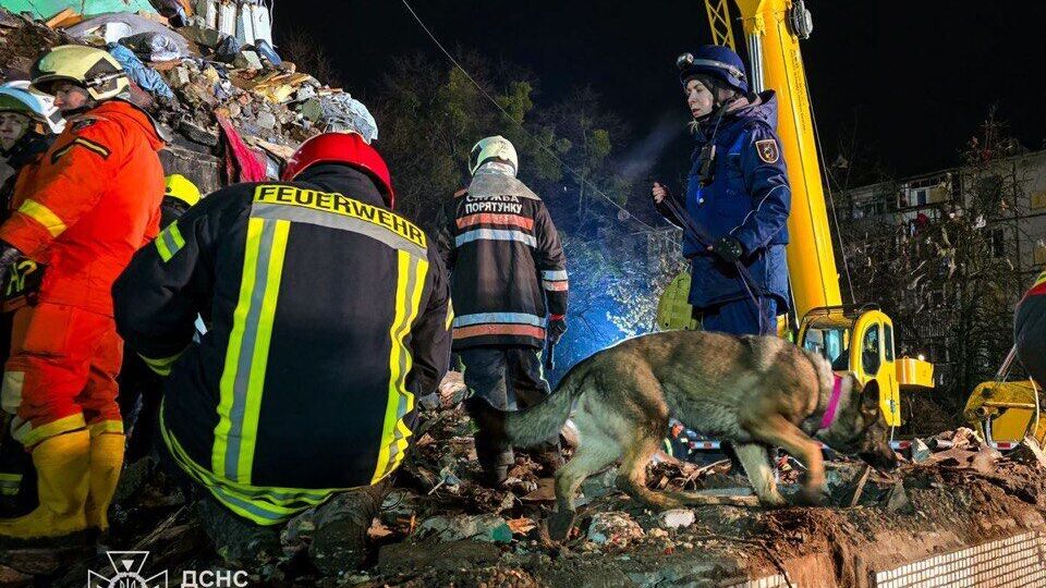 Спасатели продолжают аварийно-поисковые работы