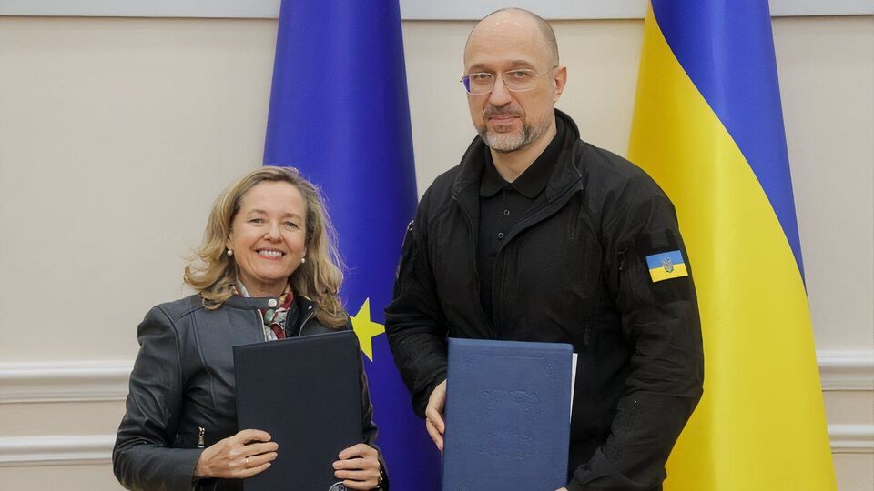 Подписание состоялось во время встречи с президентом ЕИБ Надией Кальвиньо