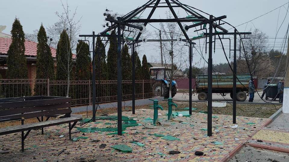 Також пошкоджено дитячий майданчик