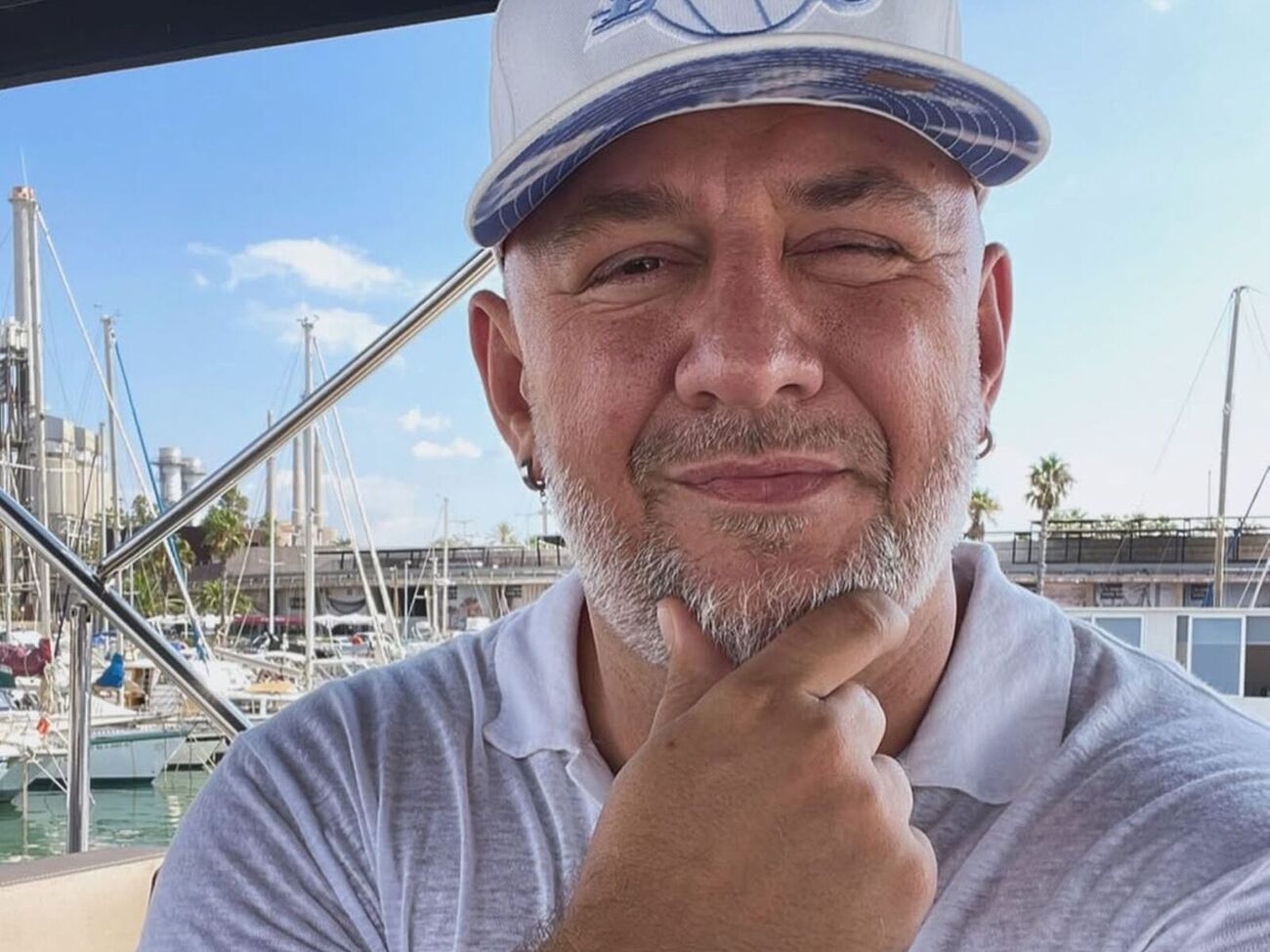 По словам Потапа, он снял штаны в Москве в мае 2014 года, так как не понимал, что РФ аннексировала Крым