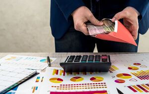 Такое проседание может свидетельствовать об определенном застое в вопросе борьбы с коррупцией, говорят эксперты