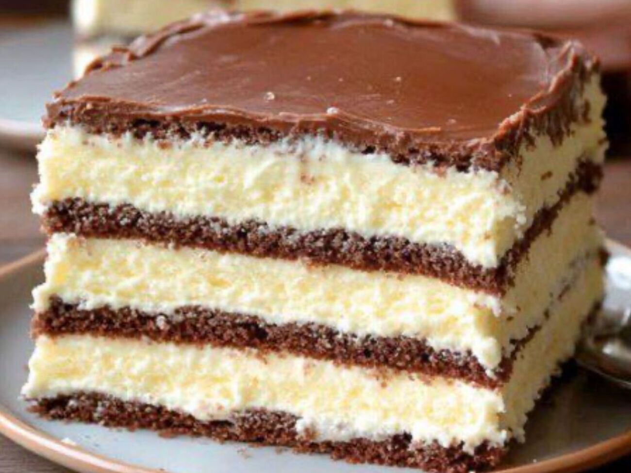 Смак какао-торта підкреслює велика кількість крему