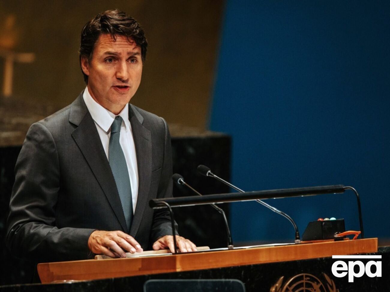 Прем'єр пообіцяв, що його уряд працюватиме з адміністрацією президента Трампа, щоб переконати його в негативному впливі цих мит