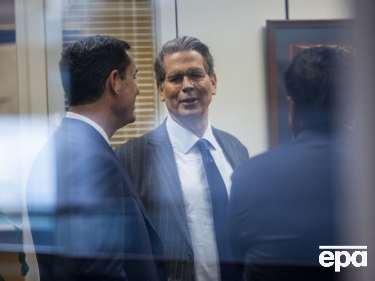 Бессент стане першим членом кабінету президента США Трампа, який відвідає Україну, зазначають журналісти