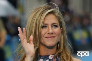 Еністон народилася 11 лютого 1969 року в Лос-Анджелесі