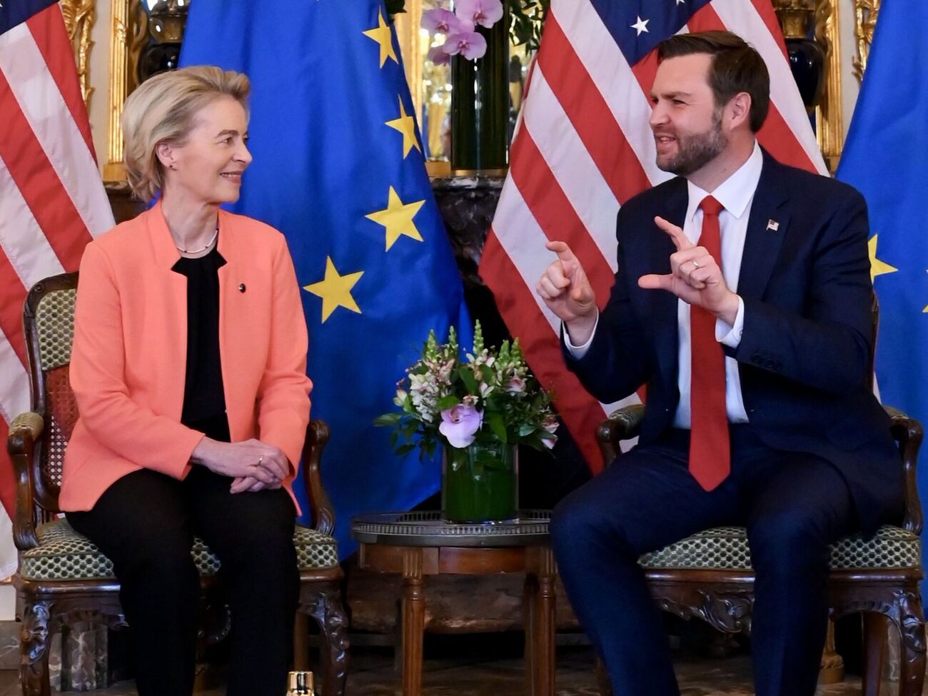 Фон дер Ляєн зустрілася з Венсом у Парижі