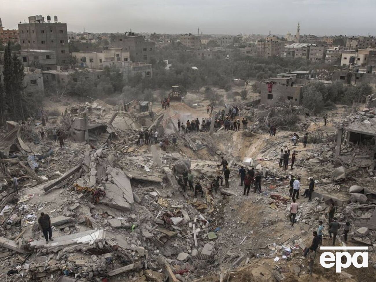 Тем временем Армия обороны Израиля объявила о повышении боеготовности на южном направлении и перебрасывании туда подкреплений на случай "разных сценариев"