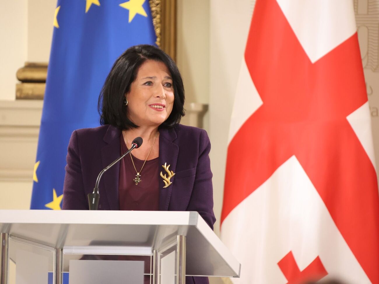 Формально полномочия Зурабишвили истекли 16 декабря прошлого года