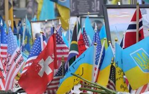 Швейцарський прапор з'явився на меморіалі в Києві