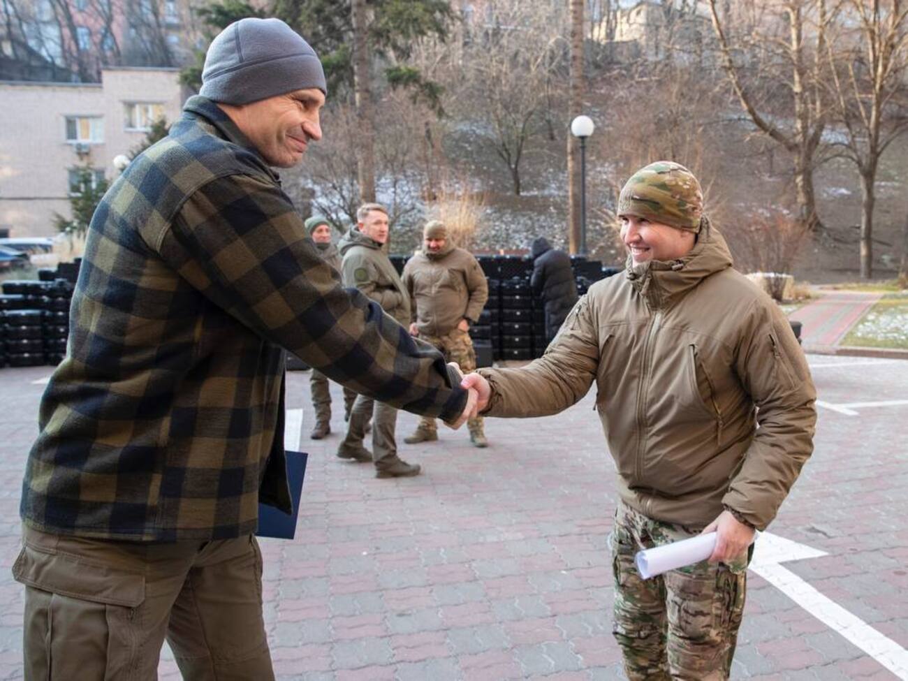 Віталій Кличко підкреслив, що Київ і далі підтримує військових, використовуючи як бюджетні ресурси, так і позабюджетні можливості