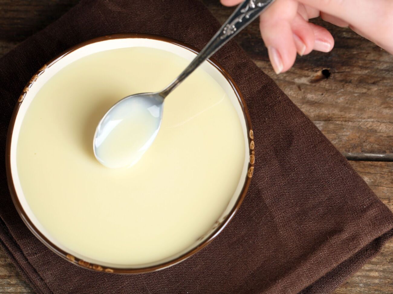 Домашнюю сгущенку готовят из трех ингредиентов