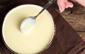 Домашнюю сгущенку готовят из трех ингредиентов