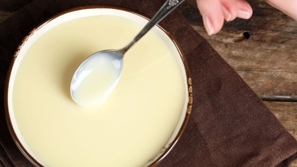 Домашнюю сгущенку готовят из трех ингредиентов