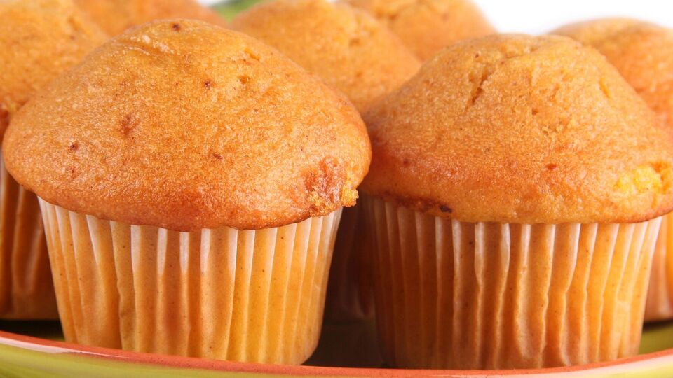 Кексы нужно выпекать 20 минут