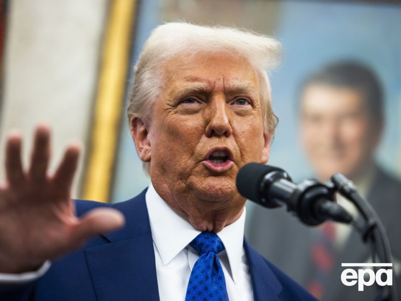 Трамп сказав президенту України Володимирові Зеленському відмовитися від надії повернути захоплені Росією землі, зазначає видання