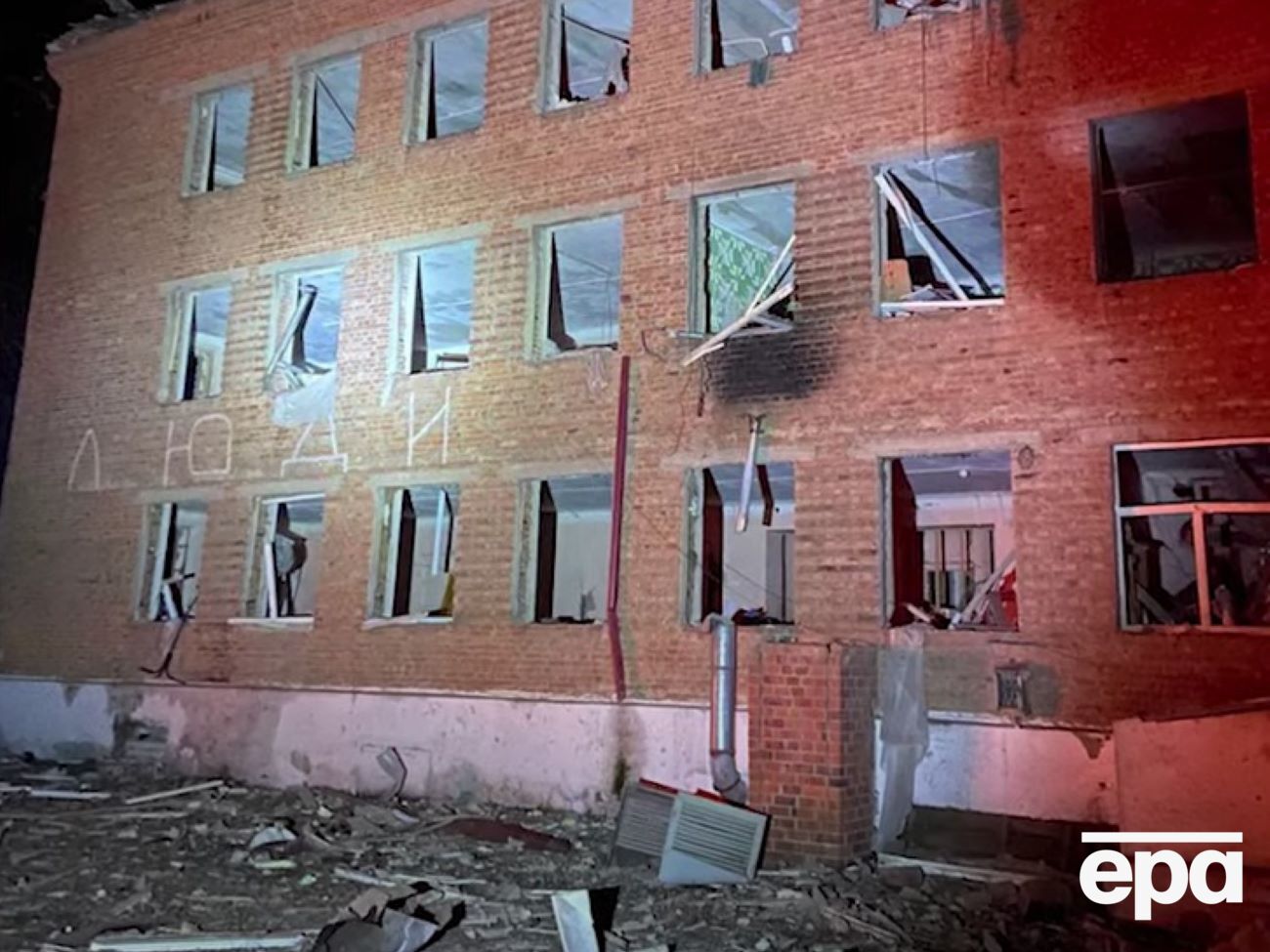 Среди эвакуированных в Сумскую область есть тяжелораненые после удара РФ по интернату с пожилыми людьми