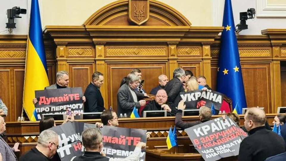 Депутати ЄС заблокували президію і трибуну