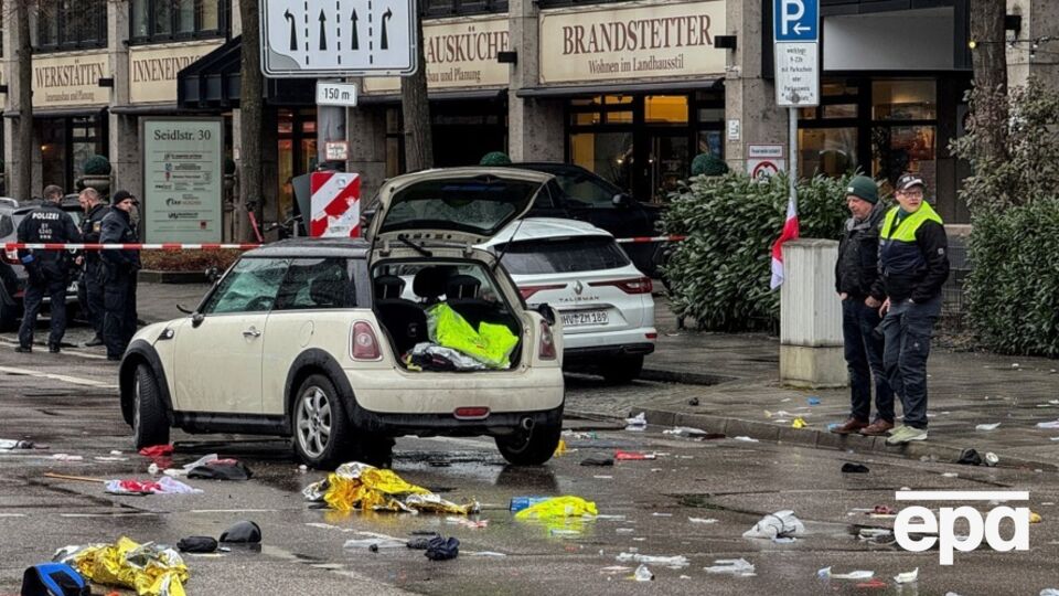 Водитель автомобиля задержан. По информации Bild, это 26-летний афганец